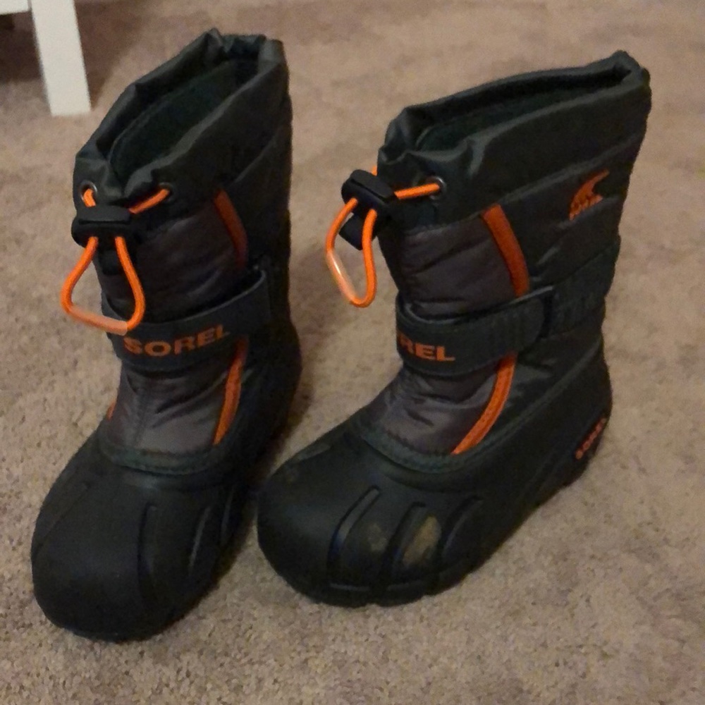 Snow boots